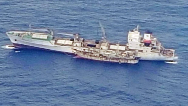 Gobierno ecuatoriano envía barcos y aviones a Galápagos ante presencia de flota china
