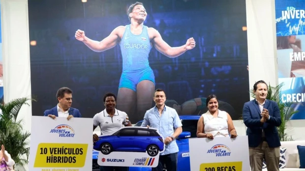 10 deportistas de alto rendimiento recibieron vehículos donados por Suzuki