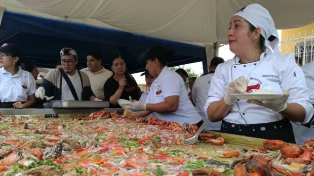  Naranjal rompió récord Guinness de ensalada de cangrejo