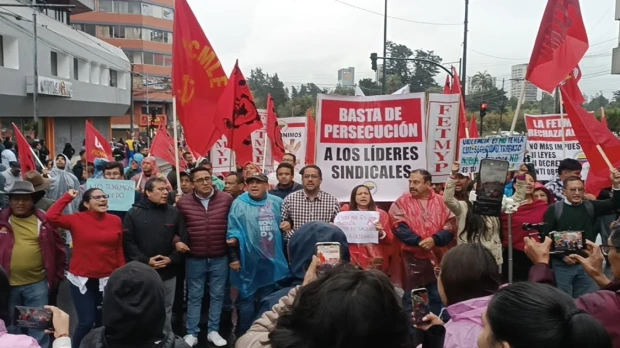 Sindicatos rechazan "represión" a la manifestación contra Noboa