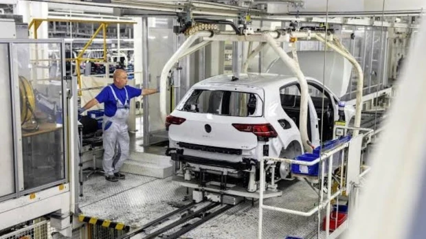 Crisis en Volkswagen la automotriz analiza un recorte de hasta 100.000 empleos
