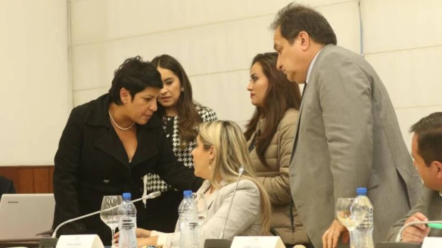 Unanimidad contra Espinosa