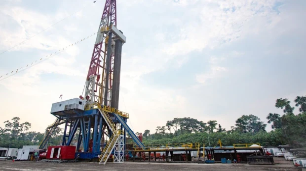 Ecuador vuelve a los mercados de deuda impulsado por el petróleo, en medio de una política que no prioriza el sector