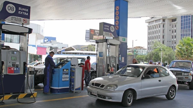 Las gasolinas Extra y Ecopaís suben 8 centavos