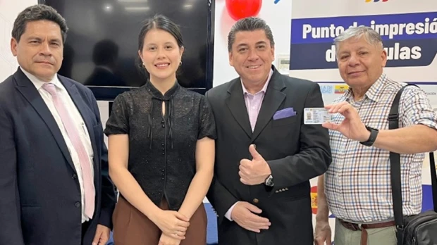 Ecuador inauguró su primer punto de impresión de cédulas en Europa