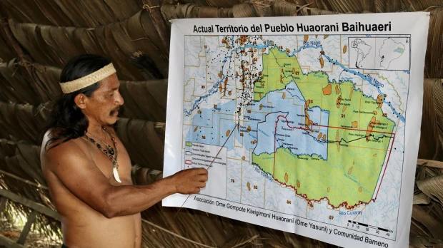 Los waoranis divisan el posible fin del petróleo en sus territorios 