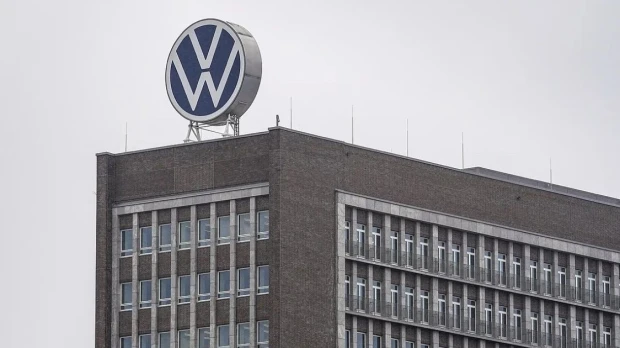Volkswagen evalúa incursionar en defensa en medio del giro industrial europeo