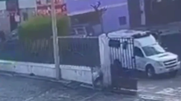 Un preso se fugó y dos funcionarias resultaron heridas en Quito