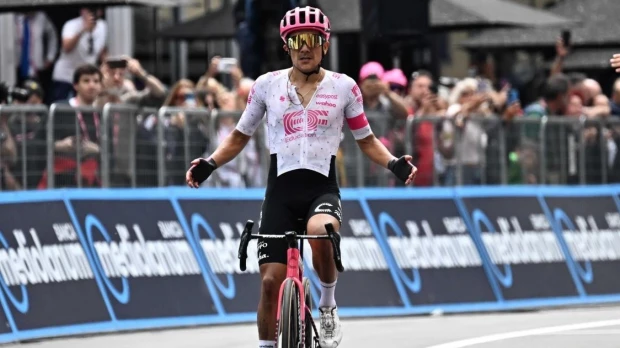Richard Carapaz ganó la etapa 11 del Giro de Italia