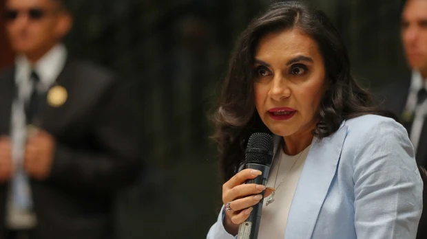 Verónica Abad pagará multa por campaña anticipada