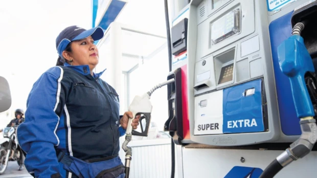 El galón de gasolina Súper 95 cayó por debajo de los $ 4