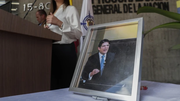 Ecuador lamenta la muerte de Miguel Uribe y condena "firmemente toda forma de violencia"