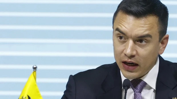 Noboa deja su cargo por 3 días entre críticas y alertas de golpe de Estado
