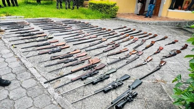 Más de 100 armas fueron halladas en una vivienda en Cumbayá