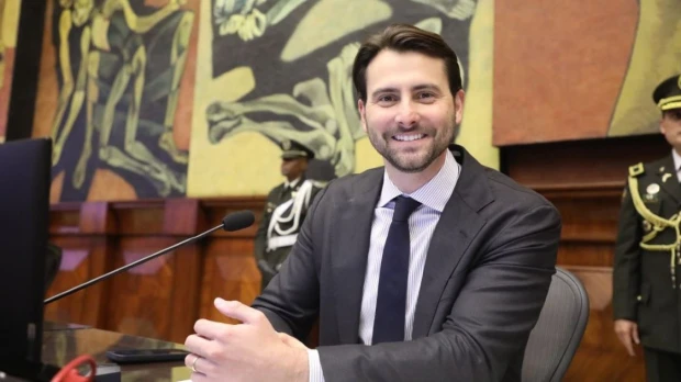 Niels Olsen pidió renuncia a empleados con parientes en la Asamblea
