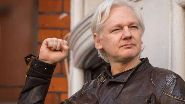 Desclasificado: Assange sí renunció al asilo político