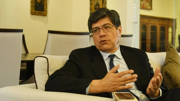 Canciller José Valencia: El estatus de asilado (de Assange) continúa en vigor