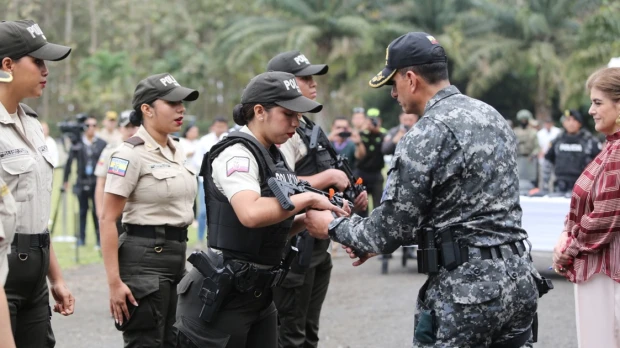 El Gobierno entregó 1.735 subfusiles a la Policía