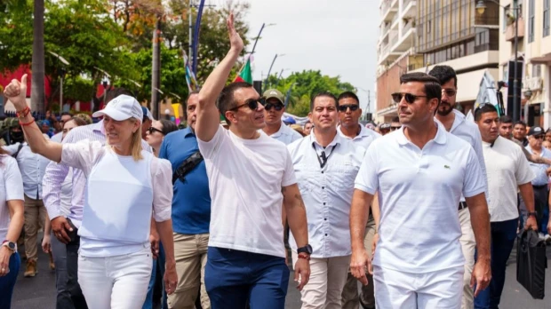 Noboa lideró multitudinaria marcha en Guayaquil
