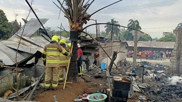 Incendio afectó centro comercial en Taisha 