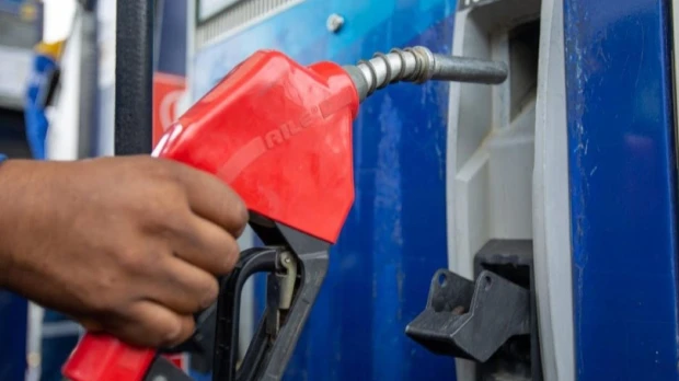 Gasolina Extra escasea en Quito por fallas en despachos