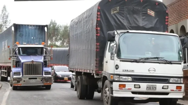 Transportistas colombianos convocan paro por aranceles en la frontera con Ecuador