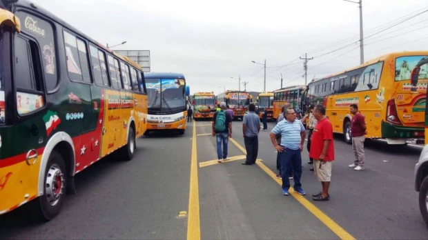 Ecuador enfrenta un día complicado por el paro de transporte