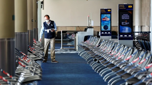 El COE autoriza la ampliación de los aforos en los aeropuertos