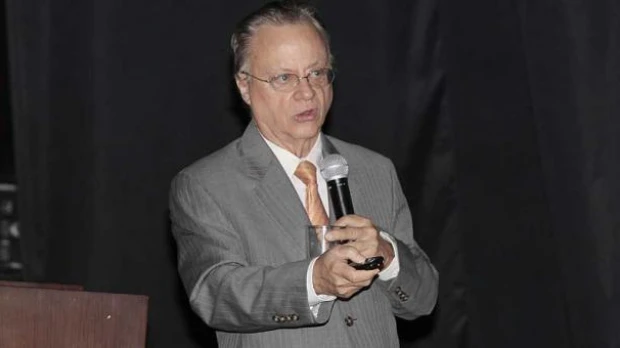 Spurrier avizora un 2016 crítico para la economía ecuatoriana