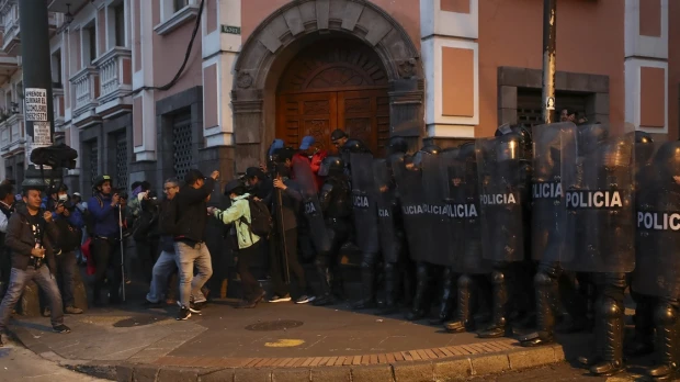 El gobierno enfrentó primeras manifestaciones por el alza de las gasolinas