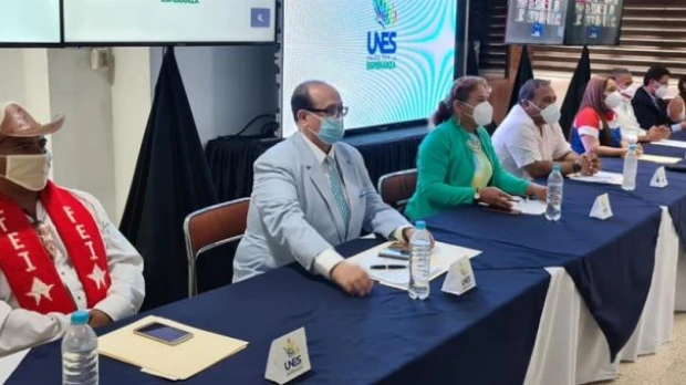 En 30 días, Ecuador entrará en la carrera electoral con las primarias vía Internet