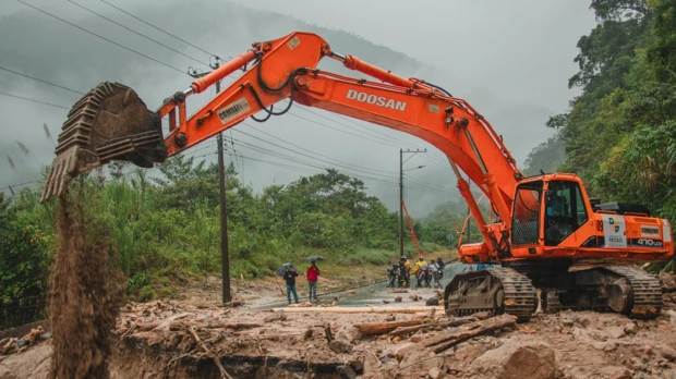 Lluvias provocaron deslaves en la vía Baños-Puyo