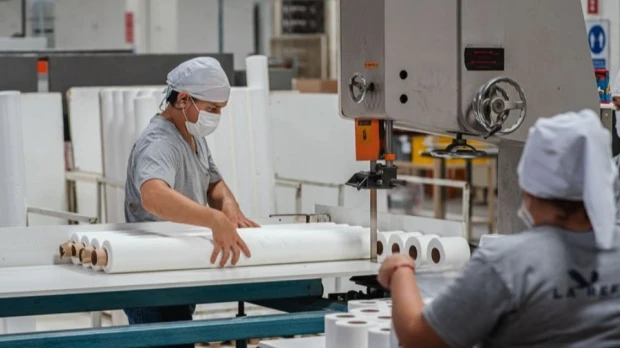 Disminuyen tasas de interés para el sector productivo en Ecuador
