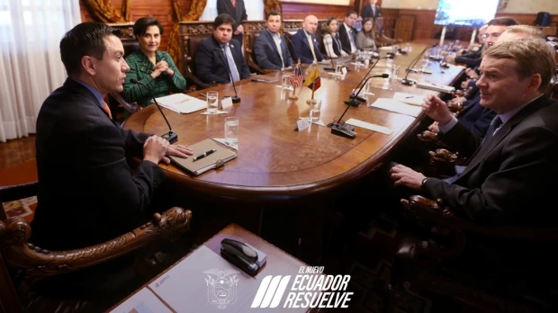 Noboa se reunió con el senador estadounidense Michael Bennet