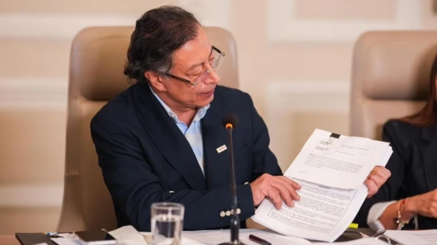Petro alista nuevo decreto de aranceles en medio de la disputa comercial con Ecuador