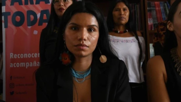 Nina Gualinga denuncia constantes dilaciones en juicio por violencia
