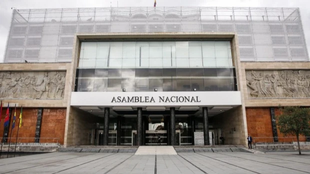 Comisión legislativa aprueba informe de ley que regula gasto de GADs en Ecuador