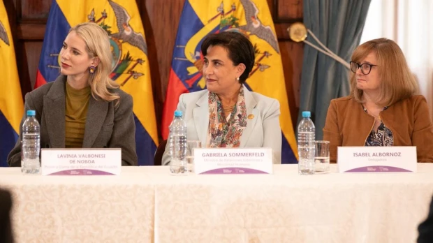 Ecuador amplía su oferta académica a más de 6.000 becas