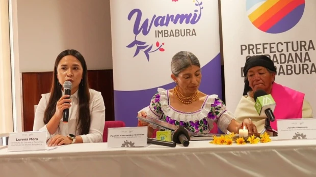 Warmi Imbabura presenta libro bilingüe sobre partería ancestral