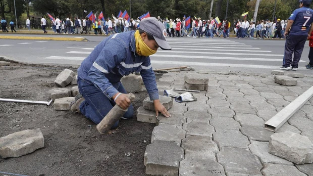 Quiteños salieron a minga para reparar daños en la capital
