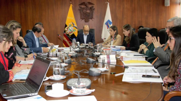 Contraloría observa el orden de resolución de casos constitucionales