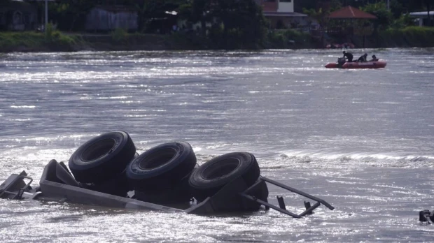 El número de muertos por caída de puente subió a 3 
