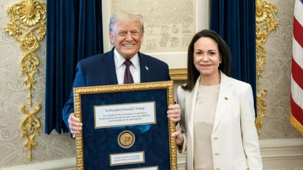 María Corina Machado entregó a Donald Trump la medalla del Nobel