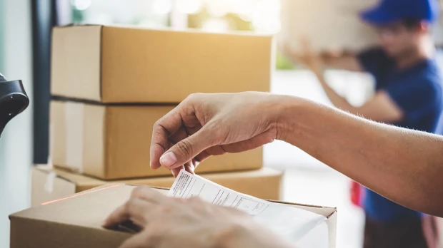 Ecuador aplicará tarifa de 20 dólares a compras en exterior importadas por servicio postal