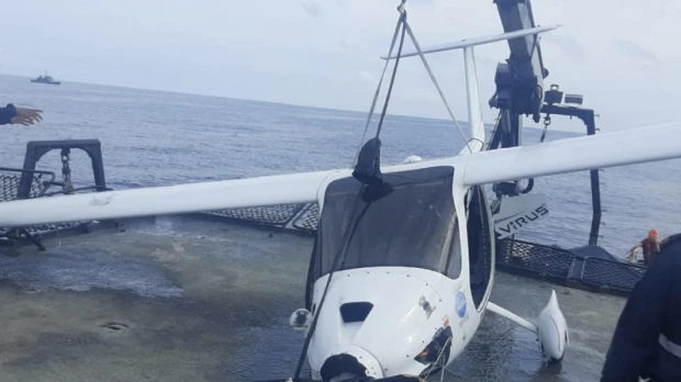 Rescatan a nueve personas tras caer avioneta al mar cerca de una playa de las Galápagos