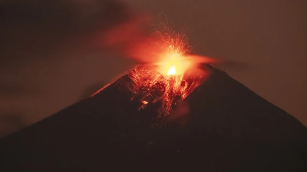 La caída de ceniza del Sangay persiste