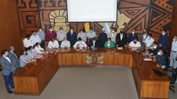 Alcaldes de 51 cantones advierten al Gobierno con el cierre de carreteras