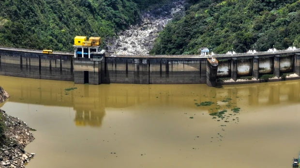 Ecuador llega al referéndum en medio de crisis energética y diplomática