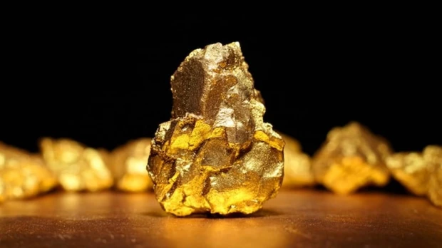 El precio de la onza de oro se mantiene cerca a los $ 2.300