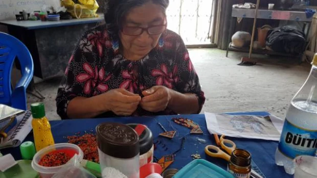 La selva amazónica se muestra con artesanías en Orellana